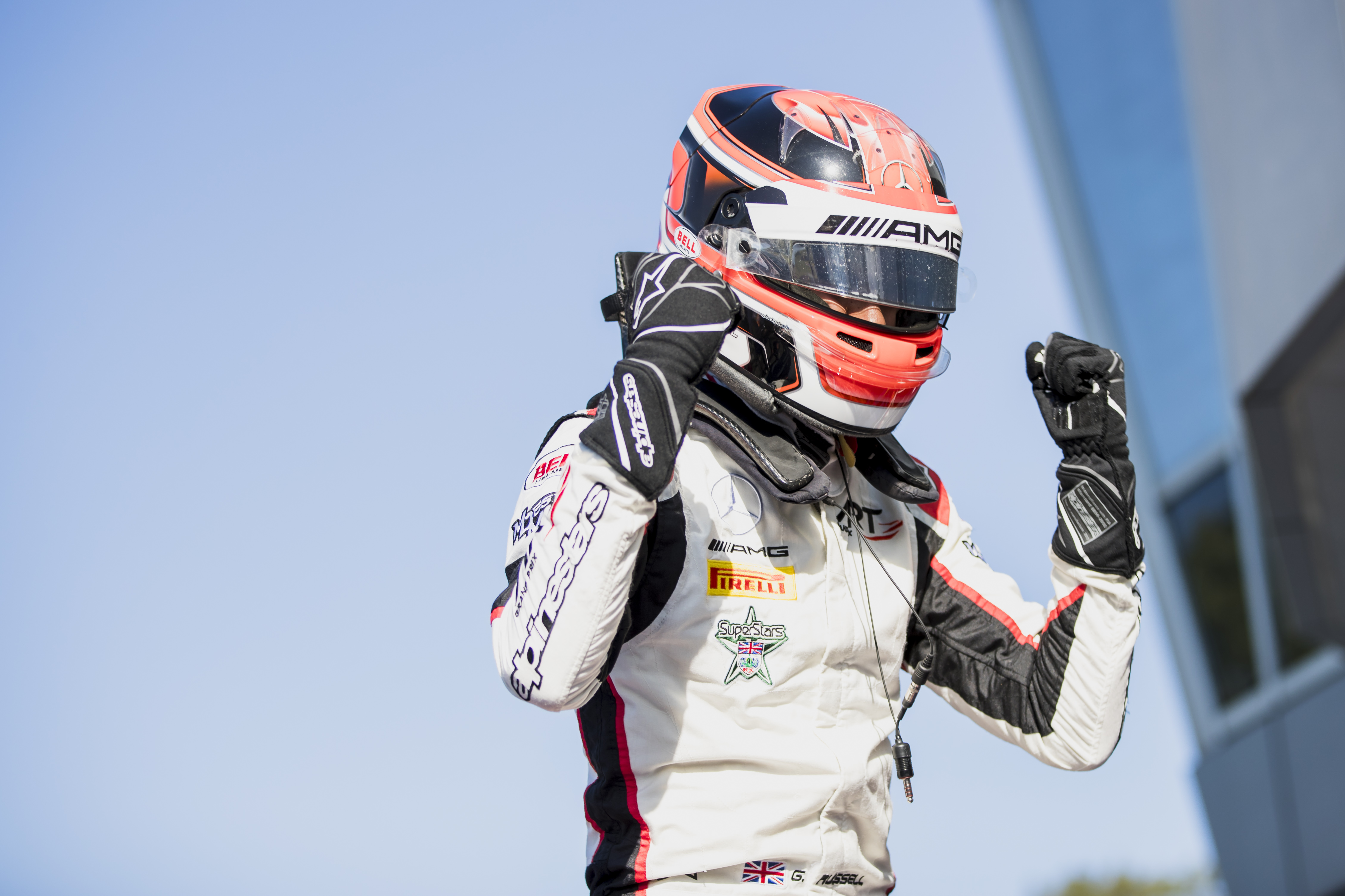 George Russell célèbre sa victoire à domicile en Formule 2, lui qui pilotait pour ART en 2018.